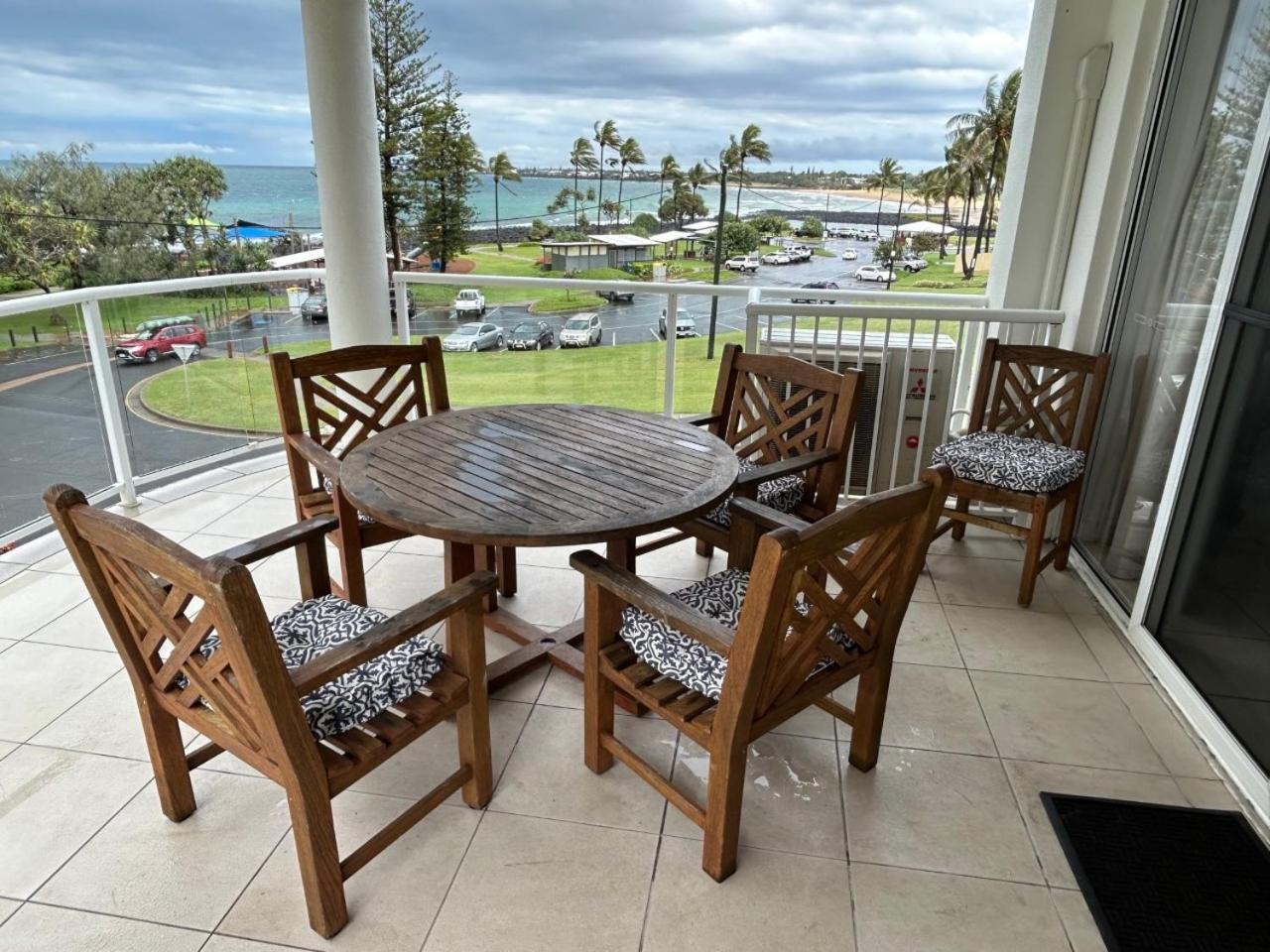 Luxury Ocean Front Apartment At The Bargara Blue Resort Exterior photo